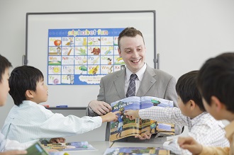 Teacher teaching 4 children in an AEON Kids class