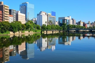 Picture of Hiroshima and a waterfront park on a sunny day in the Seibu region