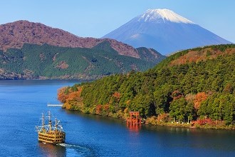 View of Hakone's Lake Ashi in the fall in the Shutoken region