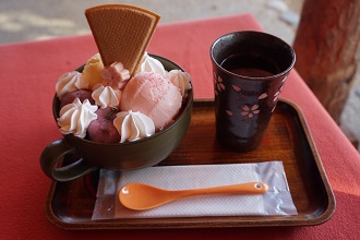 Photo of sakura ice cream served in a cafe in Jiyugaoka